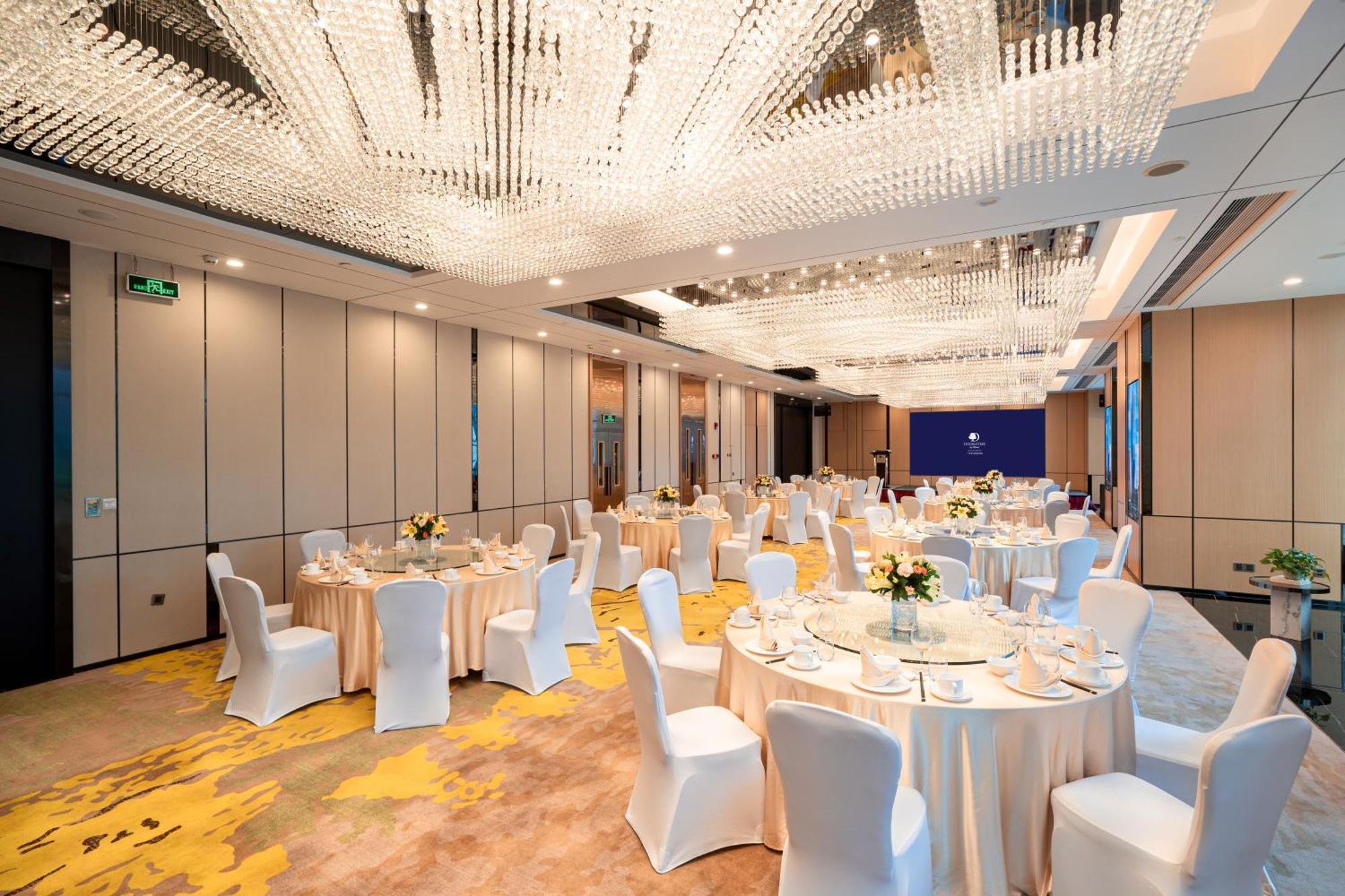 Doubletree By Hilton Guangzhou-Free Shuttle Bus To Canton Fair Complex & Overseas Buyer Registration Services During Canton Fair Period Exteriér fotografie